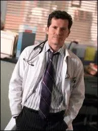 Quel médecin arrive aux urgences pour la première fois ?