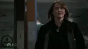 Lequel de ces épisodes voit le départ d'un ancienne chef des urgences ?