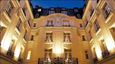 Vous avez enfin acheté votre hôtel de la rue de la Paix ! Quel est son nom ?