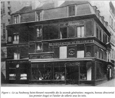 Quel artisan, vendant des harnais, et qui n'était pourtant pas un messager des dieux, s'est installé en 1890, rue du Faubourg Saint-Honoré ?