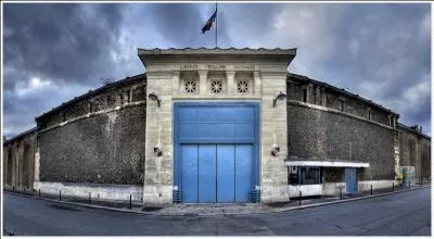 En quittant la rue de Breteuil, nous tombons sur une case qui nous donne directement rendez-vous :