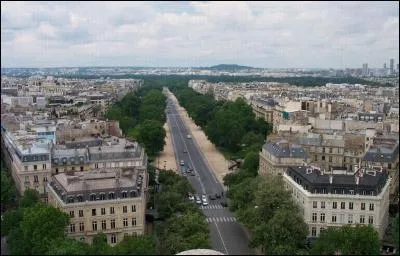 Nous voici sur une avenue qui porte le nom d'un grand maréchal, c'est l'avenue Foch. Connaissez-vous le prénom du Maréchal Foch ?