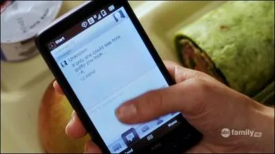 Aria change tout le temps de téléphone. Est-ce vrai ?