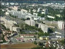 La ville francilienne des Mureaux se situe dans le département ...