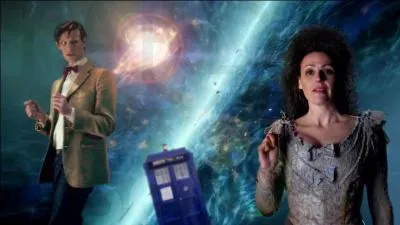 Dans "L'âme du Tardis", Sexy dit au Docteur : "Vous ne lisez jamais les modes d'emploi, il y a un écriteau sur ma porte d'entrée, vous la franchissez depuis... Que dit cet écriteau ?" Complétez.