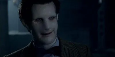 Dans "La chair vivante, partie 2", que dit la chair du Docteur au tout début (juste après la photo) ?