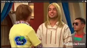 Le nom du vendeur de planche de surf est Bill.