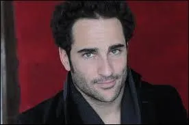 Cet humoriste se casse le talon d'Achille durant un de ses sketch, qui est-il ?