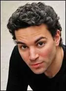 Trouvez le nom de cet humoriste né en 1981 en Algérie.