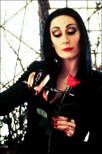 Voici la mère, dont la passion est de faire des bouquets de roses... Sans les fleurs naturellement !