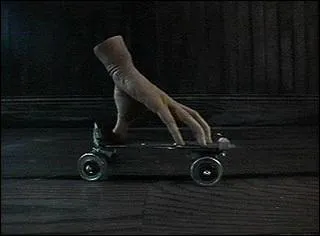 Dans ce joli manoir erre une main coupée qu'on appelle :