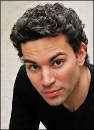 Quelles informations sont vraies sur cet humoriste ?