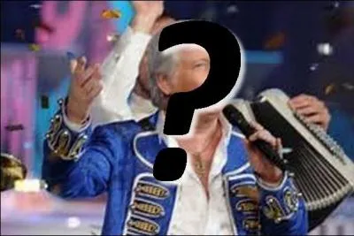 Il présente "Le Plus Grand Cabaret du monde" depuis 1998. Quel métier fait-il dans le téléfilm "Monsieur Max et la rumeur" ?