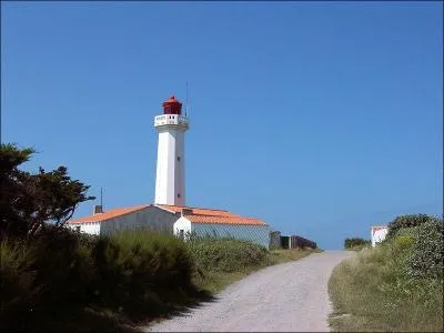 Quel est ce phare que vous pourrez découvrir en visitant l'île d'Yeu ?