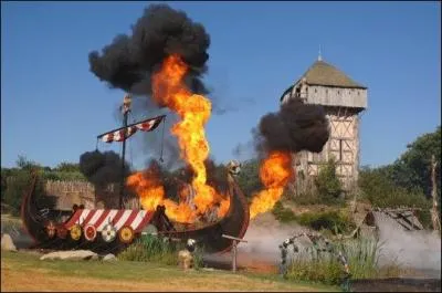 Le parc du Puy du Fou internationalement connu est situé :