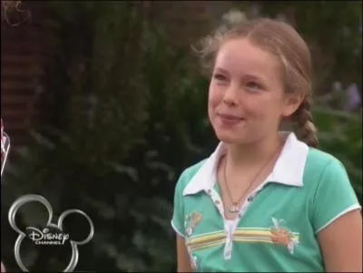 Comment s'appelle la petite sur de Lisa ?