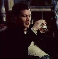 A qui ressemble-t-il le plus parmi ses frères et surs ? (pour le caractère)