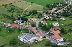 Peuplé de seulement 68 habitants, le petit village lorrain de Domptail-en-l'Air, dans l'arrondissement de Lunéville, se situe dans le département ...