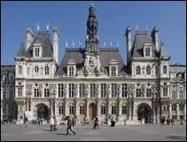 Dans quel arrondissement se trouve ce monument qui a une fonction administrative ?