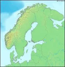 Parmi les trois pays de la péninsule Scandinave, lequel a la plus petite superficie ?