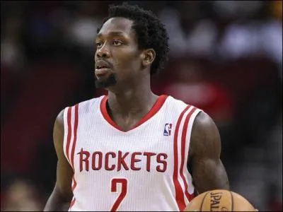 Patrick Beverley entame cette année sa troisième saison avec les Rockets et il sera cette année une des pièces maîtresses de l'équipe. Quelle récompense personnelle a-t-il remporté la saison dernière ?