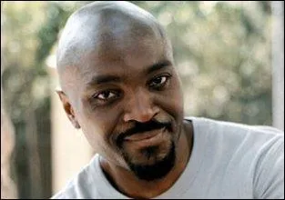 Dans quel pays vit-il ?