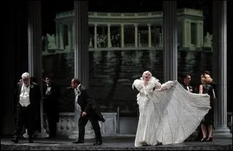 A qui devons-nous l'opéra "La belle Hélène" ?