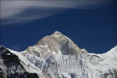 Où est situé le Mont Makalu ?