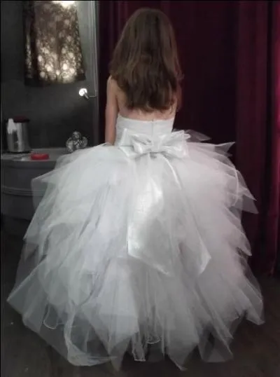 Quel est ce tissu fait de quelques brins de fil de coton ou de soie, dont le nom est cher à François Hollande ?