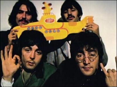 Quel est le nom de ce groupe de 4 chanteurs britanniques des années 60 ?