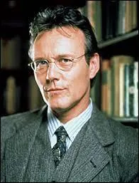 Quels sont le nom et le prénom de ce personnage ?