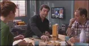 Pourquoi la mère de Léa n'est plus avec Leroux ?