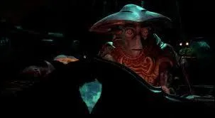 Il est le chef de Moya et reste toujours avec elle puisqu'il est bloqué dedans, qui est-il ?