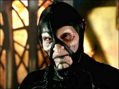 Il est à la fois du côté des méchants et du côté des gentils, qui est-il ?