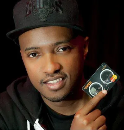 D'où vienne ces paroles "DJ mets du son, vide-nous ton barillet
J'arrive en moonwalk et le sol est allumé 
Là y a trop de coqs dans ce , dans ce poulailler 
Et je sens que tout ces pigeons vont se faire déplumer"