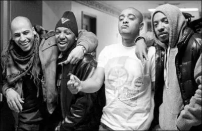 Comment s'appelait le groupe Psy 4 de la Rime avant ?