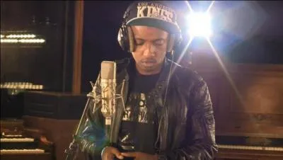 Dans quel morceau trouve-t-on ces paroles ? "Je me rappelle la première fois que je l'ai rencontrée. Elle était dans les bras d'un certain Jackson. Elle faisait danser les zombies et allumer le sol.
C'était l'époque où sur les ondes y'avait que son côté rock, Moi dans ma chambre je passais mon temps à danser le moonwalk, Chez moi on se prenait pour les Jackson Five.