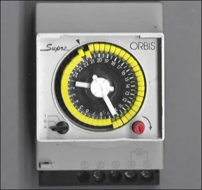 Dans un coffret électrique de chambre froide, ce composant électrique sert à programmer :