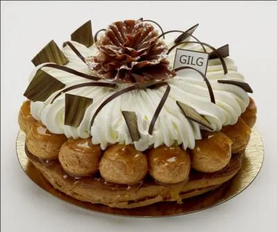 Quelle crème est indispensable à la confection du "Saint-Honoré" ?