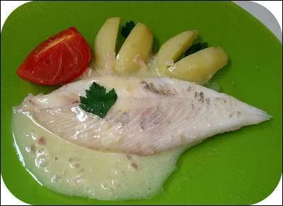 A vue de nez, je vous demande quelle sauce accompagne ce filet de Saint-Pierre ?