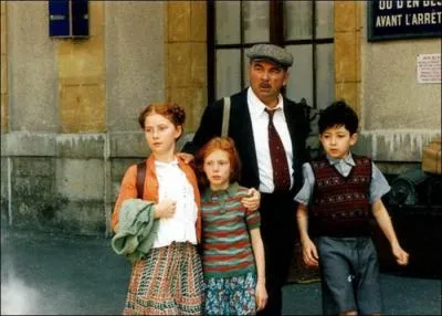 Dans le film "Monsieur Batignole", quel est le métier de Gérard Jugnot ?