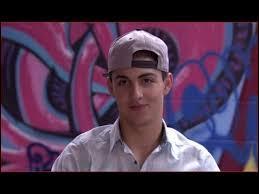 Qui aime James depuis, même s'il sort avec Riley ?