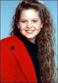 Qui est ce personnage dans la série "La Fête à la maison" ?