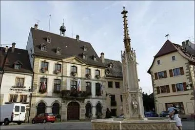 Le département du Haut-Rhin ne touche pas celui :