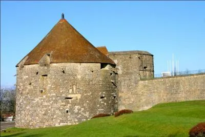 Quel département ne touche pas à celui de la Haute-Marne ?