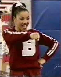 Cette image provient de la série "Sauvés par le gong : La Nouvelle Classe".
Qui est cette fille ?