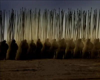 Quelle est cette arme terriblement efficace, utilisée par les phalanges macédoniennes ?