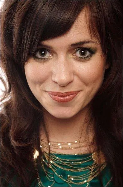 Dans quelle série Eve Myles incarne-t-elle le personnage de Gwen Cooper ?