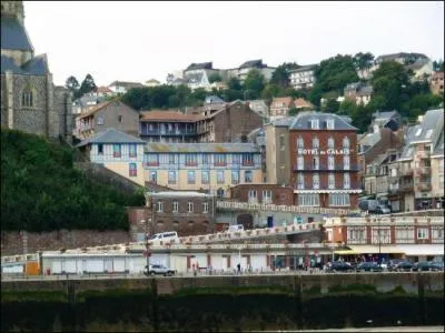 Cet ancien relais de poste domine le quai et porte une part de l'histoire de la ville. Victor Hugo y séjourna en 1843 . Pas de doute, vous connaissez son nom ?