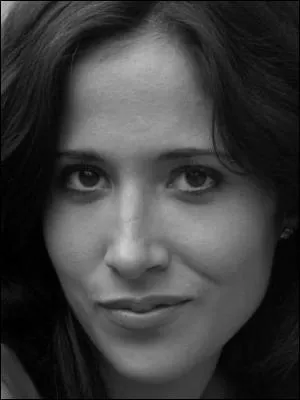 Avec qui Samia ne s'entend pas dans son travail?